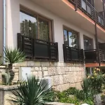 Bisser - Free Parking - Free Pool Access מלון