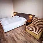 Bisser - Free Parking - Free Pool Access 2* בלצ'יק