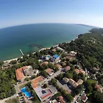 Bisser - Free Parking - Free Pool Access מלון בלצ'יק