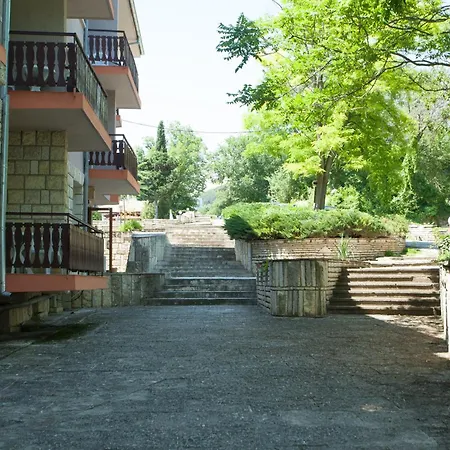 מלון Bisser - Free Parking - Free Pool Access