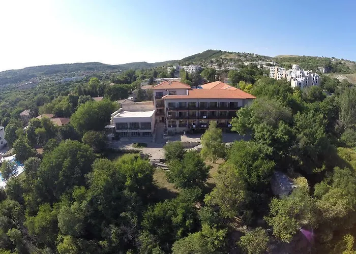 Hotel Bisser - Free Parking - Free Pool Access