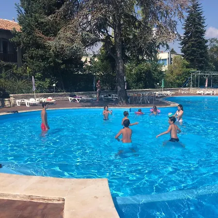 Hotel Bisser - Free Parking - Free Pool Access Balchik