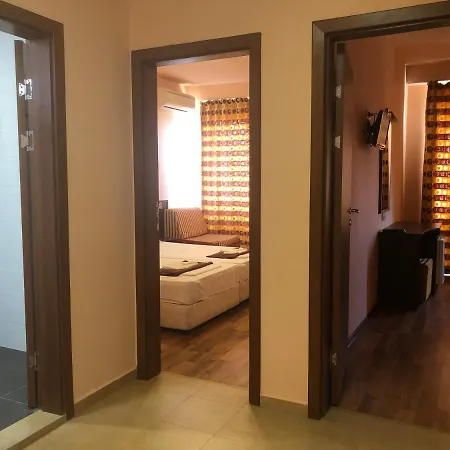 Bisser - Free Parking - Free Pool Access מלון 2*