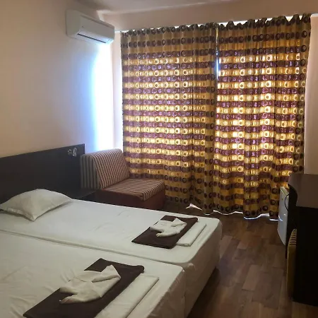 מלון Bisser - Free Parking - Free Pool Access 2*