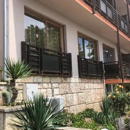 Bisser - Free Parking - Free Pool Access Hotel