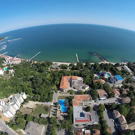 Bisser - Free Parking - Free Pool Access Balchik
