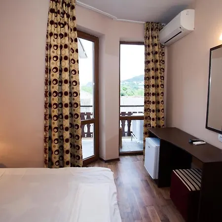 מלון Bisser - Free Parking - Free Pool Access 2*