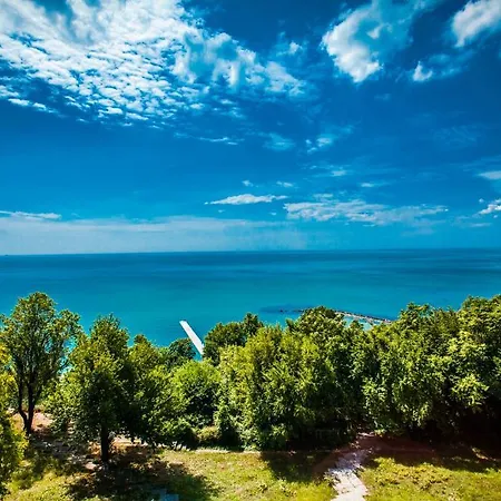 Hotel Bisser - Free Parking - Free Pool Access Balchik