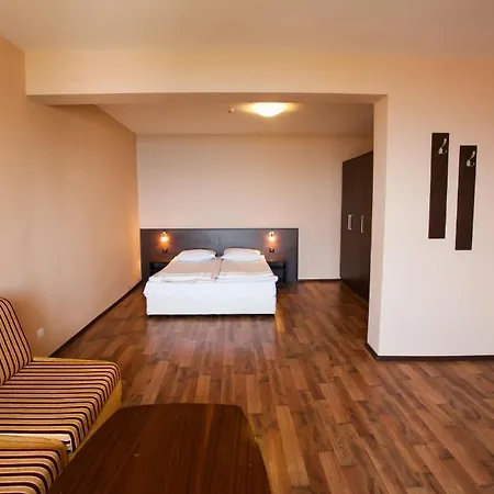 Bisser - Free Parking - Free Pool Access Hotel