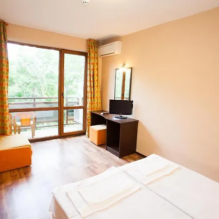 Bisser - Free Parking - Free Pool Access מלון 2*