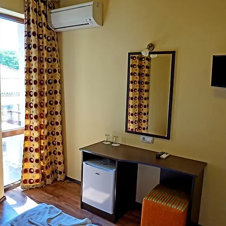 Hotel Bisser - Free Parking - Free Pool Access 2*