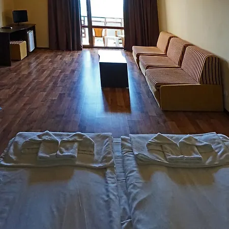 Bisser - Free Parking - Free Pool Access בלצ'יק