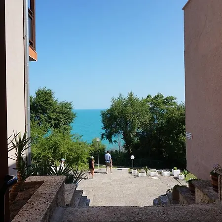 Bisser - Free Parking - Free Pool Access 2*