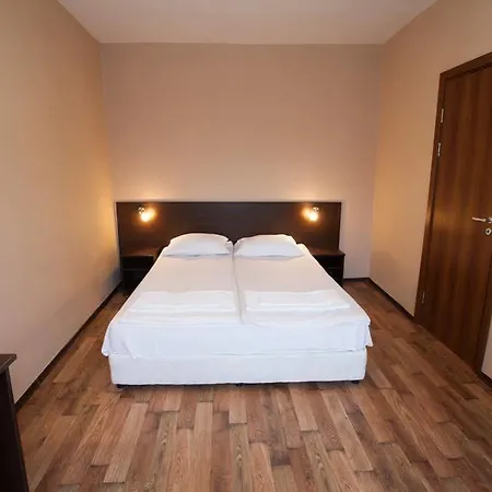 Bisser - Free Parking - Free Pool Access 2*