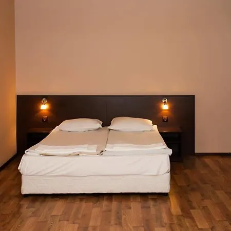 Hotel Bisser - Free Parking - Free Pool Access