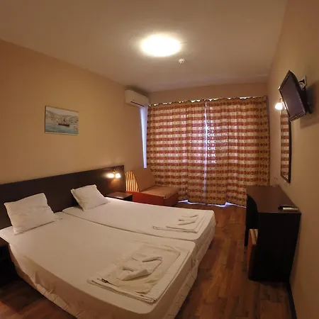 Hotel Bisser - Free Parking - Free Pool Access Balchik