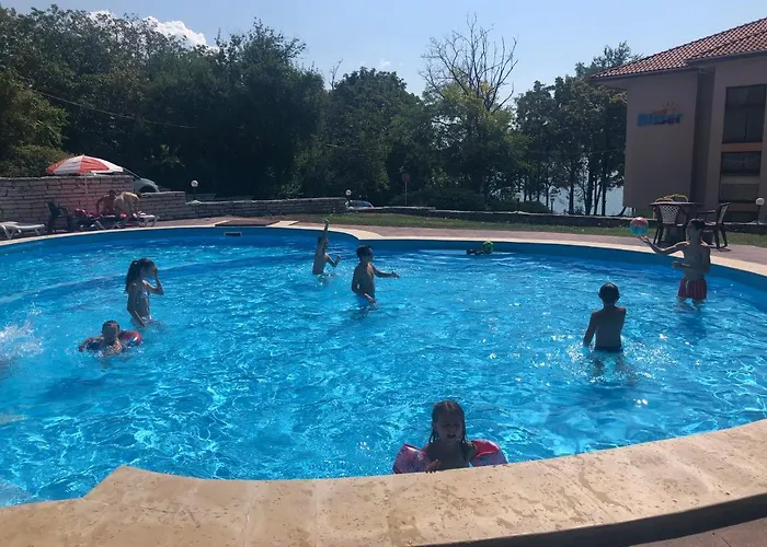 Ξενοδοχείο Bisser - Free Parking - Free Pool Access