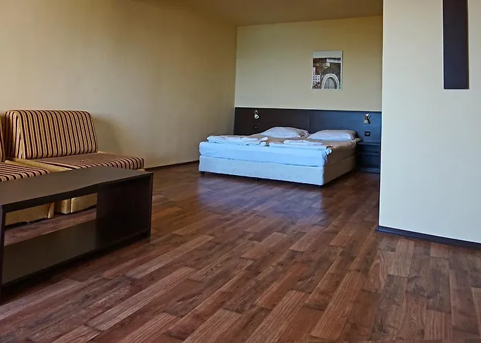 Ξενοδοχείο Bisser - Free Parking - Free Pool Access