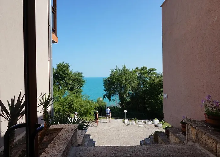 Bisser - Free Parking - Free Pool Access 2*