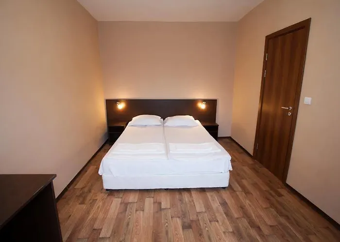 Bisser - Free Parking - Free Pool Access 2*