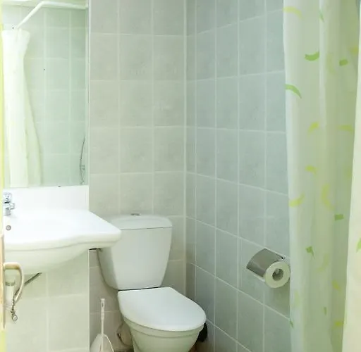 хотел бисер - безплатен паркинг и безплатен достъп до басейн 2* Балчик